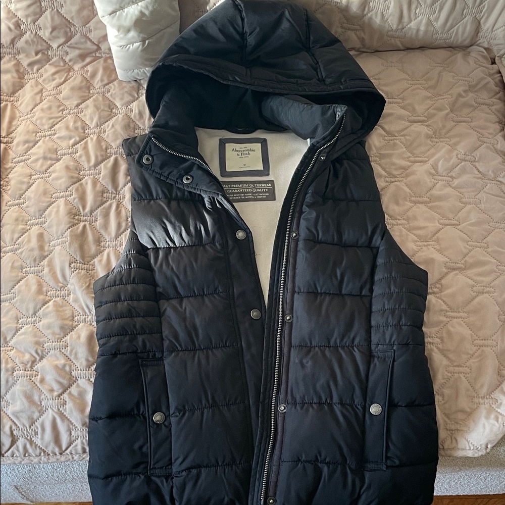 Abercrombie & Fitch Black Puffer Vest